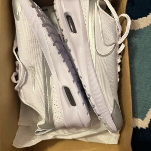 WOMEN'S NIKE AIR MAX NUAXIS RUNNING SHOES (WHITE)